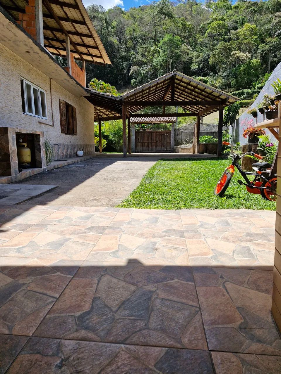 Casa com um amplo espaço 