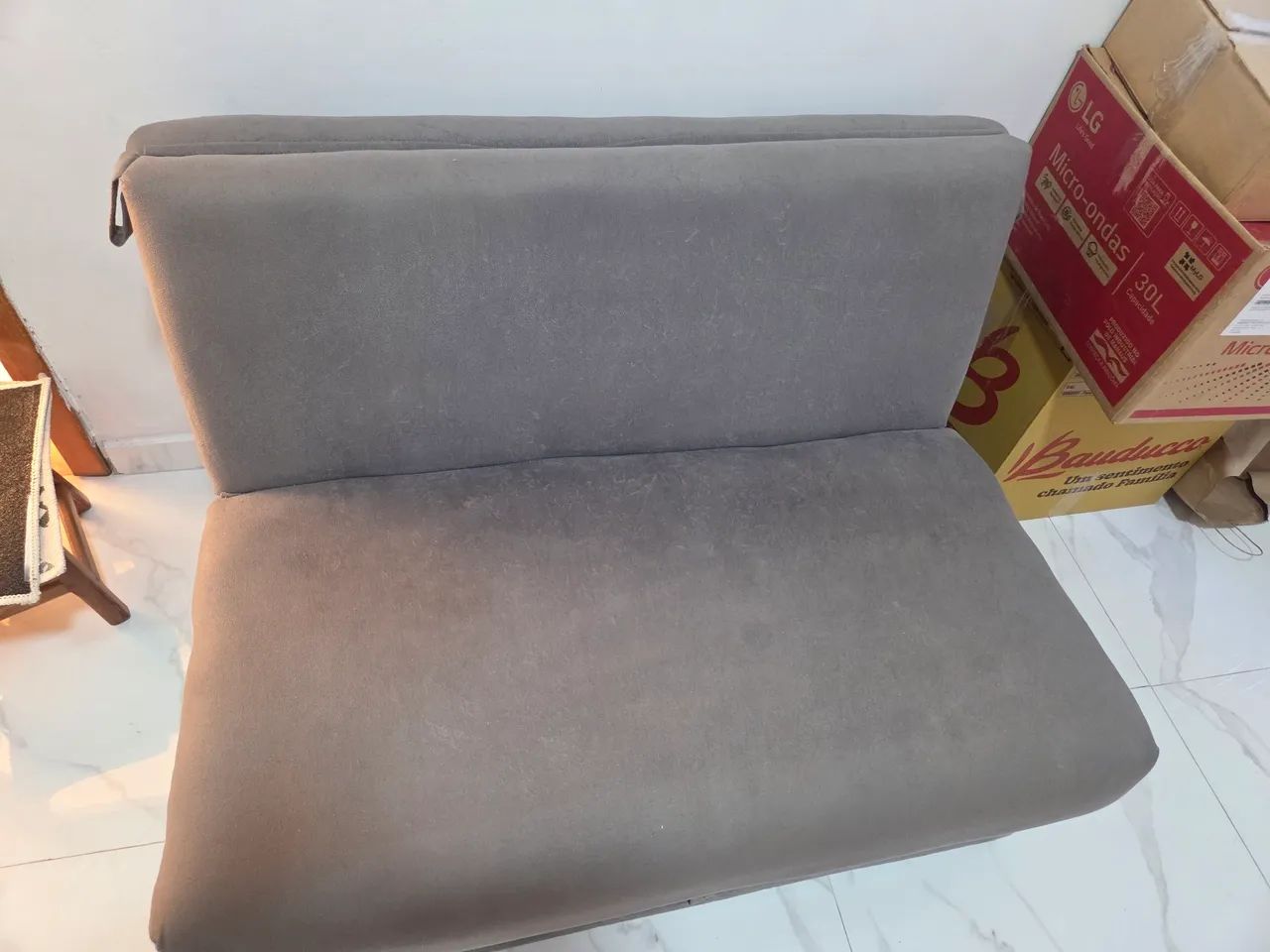 Sofá cama em veludo cinza está perfeito. 1,80 x 1,15   - Foto 4
