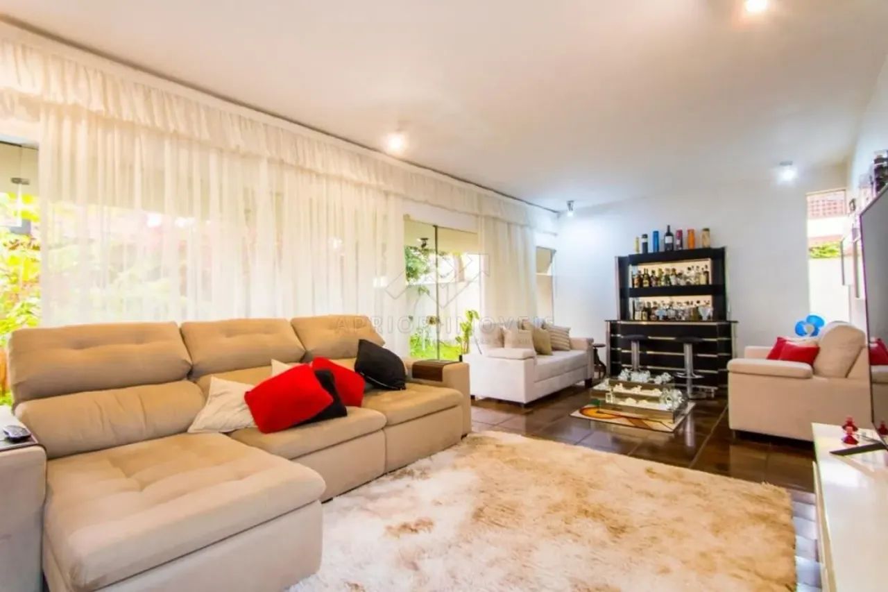 Sobrado à venda com 320m², 4 quartos e 6 vagas no Centro, Santo André/SP