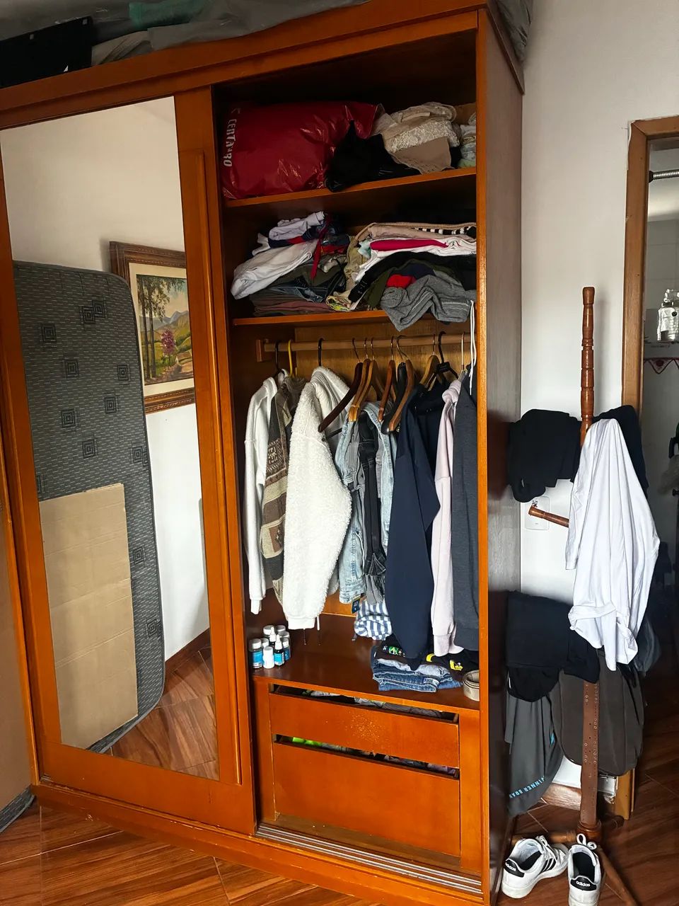 Guarda roupa de madeira - Foto 2