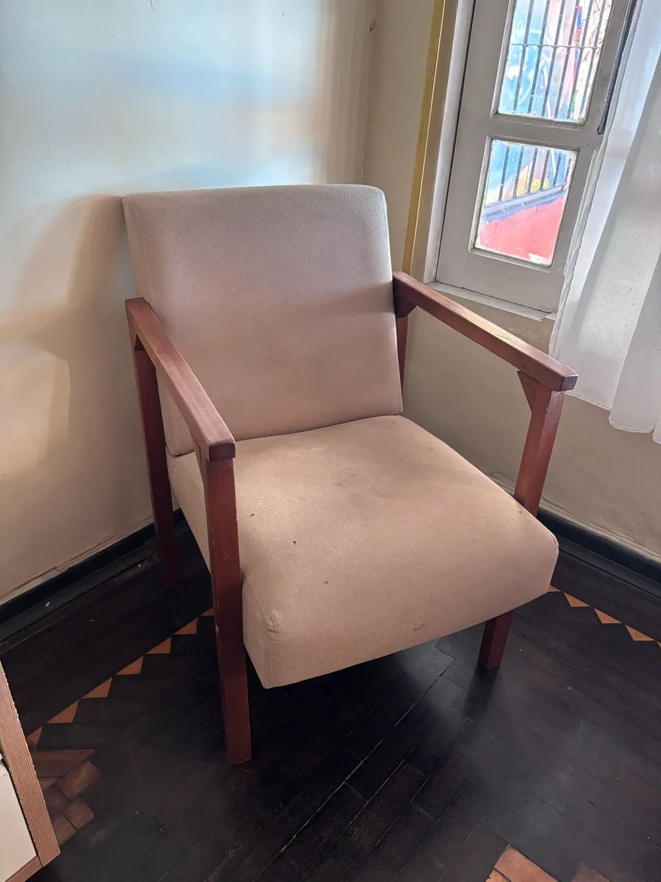 Beige Armchair442957961658388480