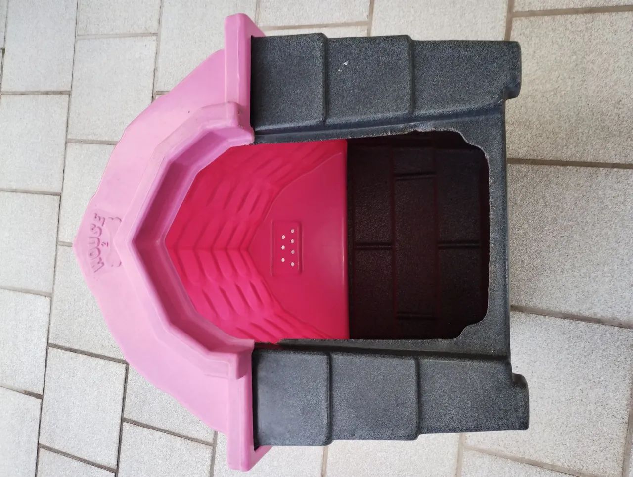Vendo casinha de cachorro em plástico excelente estado