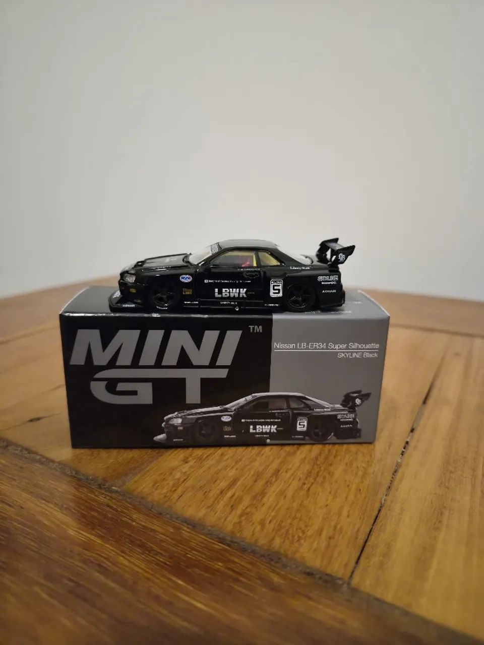 Mini GT dupla de skyline R34 liberty walk super silhouette