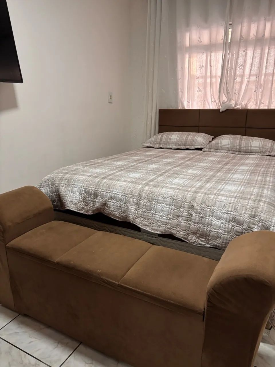 VENDO CAMA QUEEN SIZE COMPLETA - COM BAÚ E CABECEIRA! 