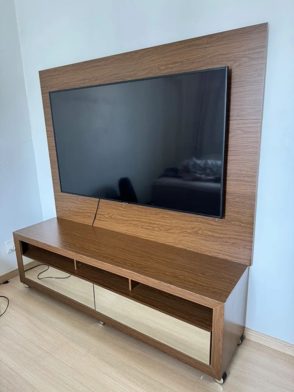 Painel TV madeira + rack com gavetas 
