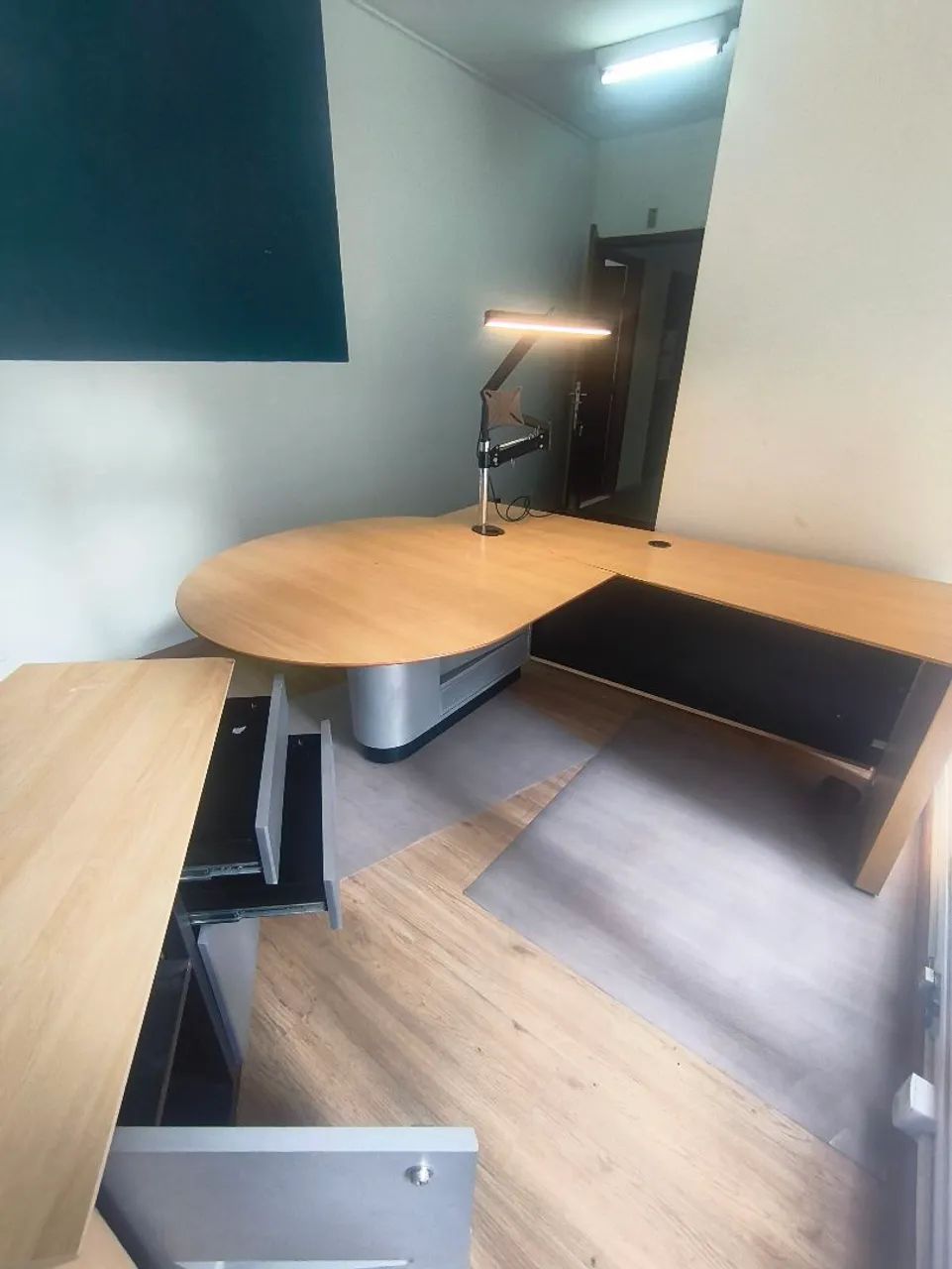 Mesa moderna com luminária - Foto 2