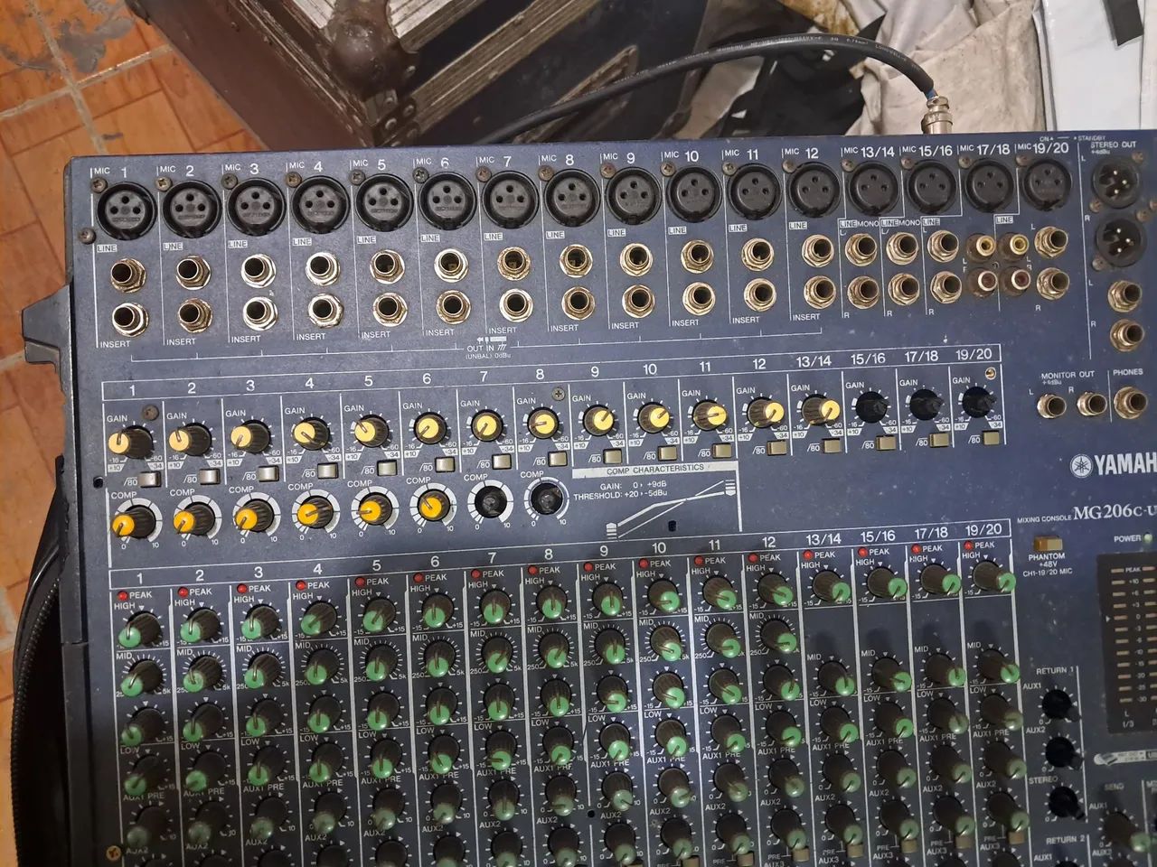 MESA DE SOM YAMAHA MG 206 c  - Foto 2