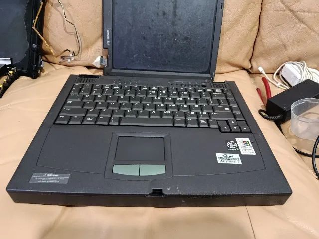 Notebook antigo Compaq Armada 110 - Funcionando c/ monitor externo