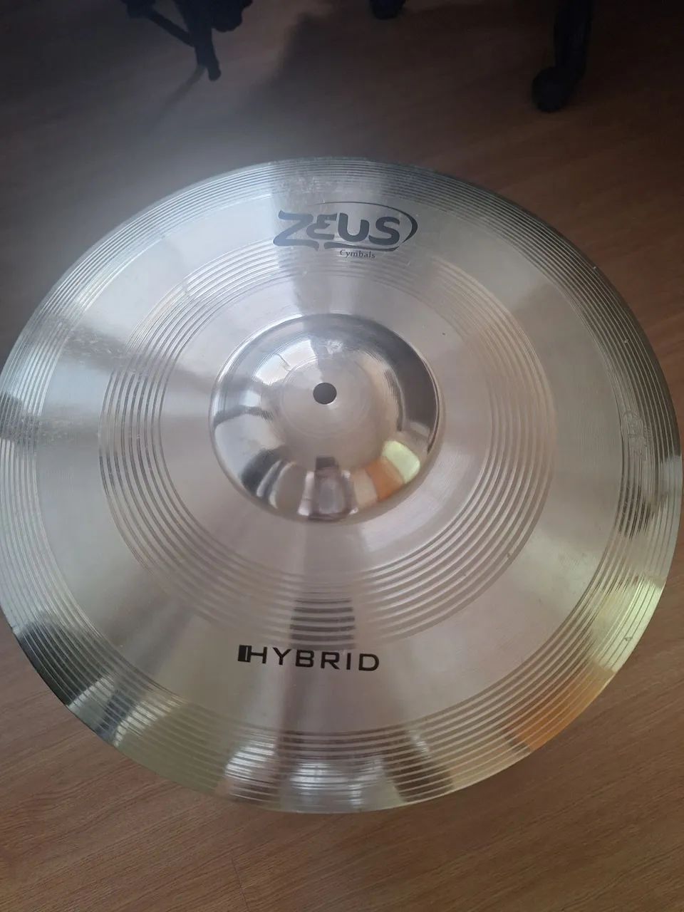 Prato Crash Zeus Hybrid 16 Usado com pouco uso - Instrumentos