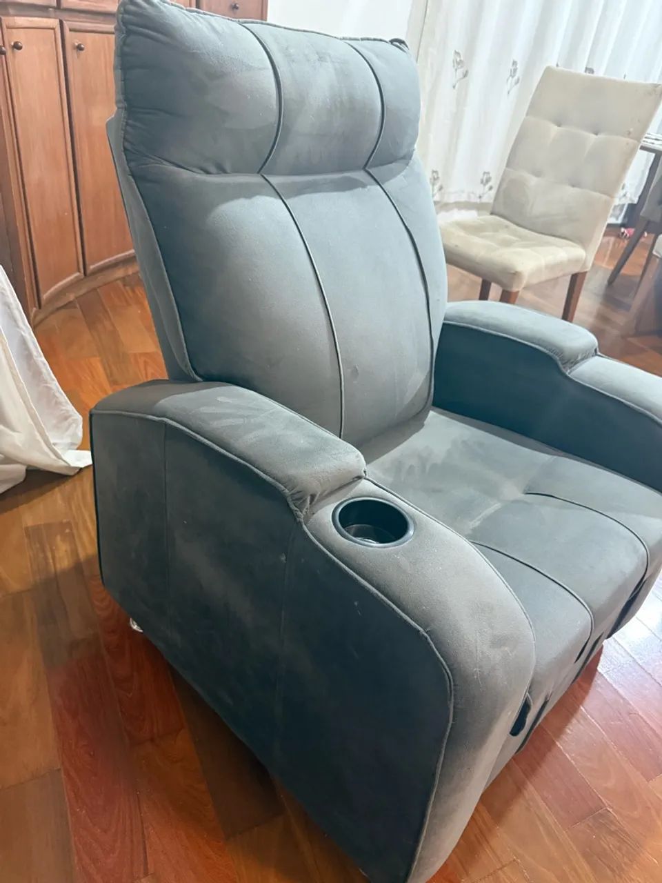 Poltrona reclinável seminova sem defeitos - Foto 2