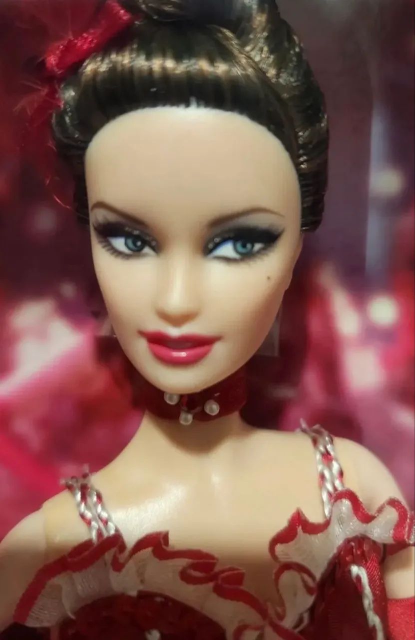 Boneca Barbie Moulin Rouge Gold Label - Foto 4