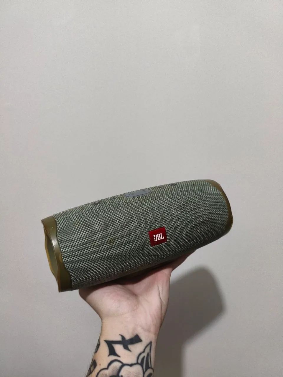 Caixa de som JBL charge 4