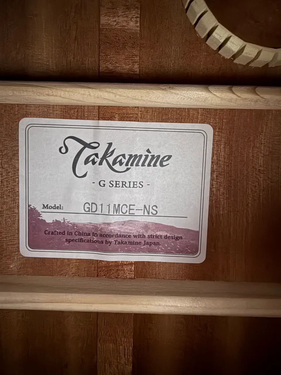 Violão Takamine modelo GD11MCE-Ns