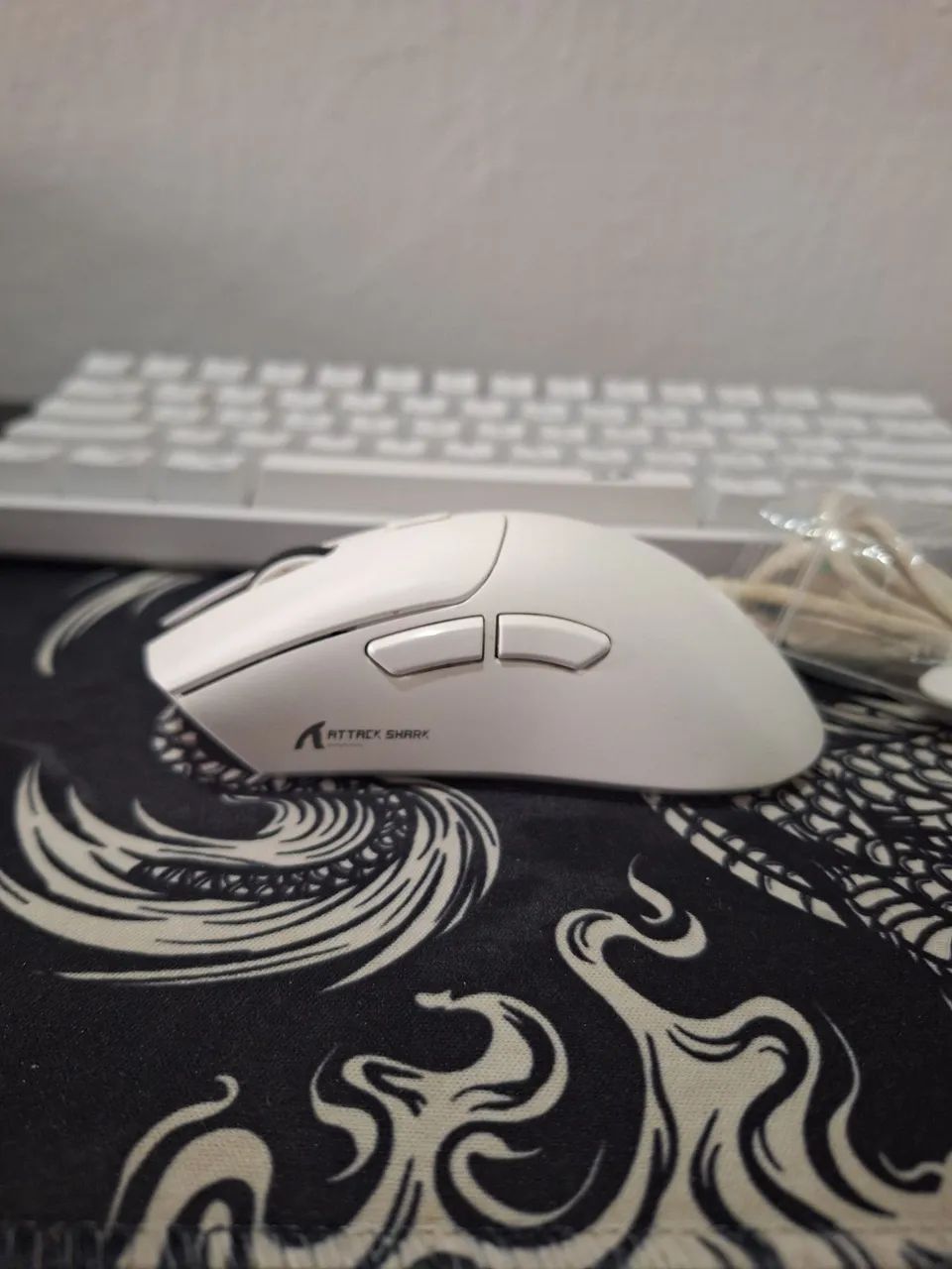 Mouse Gamer Attack Shark R1 Branco 2.4G + Cabo USB - Foto 2