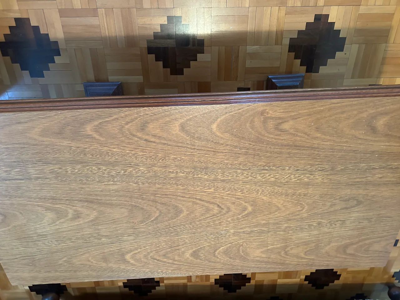 Mesa de centro clássica em cerejeira. - Foto 2