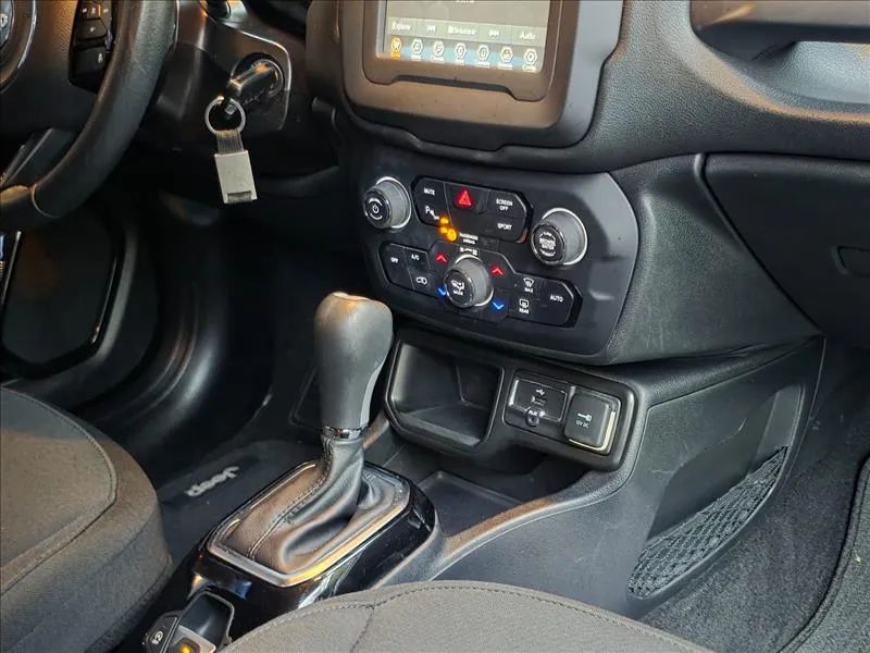 Jeep Renegade Sport 1.8 4x2 Flex 16V Aut., foto 8 de 16