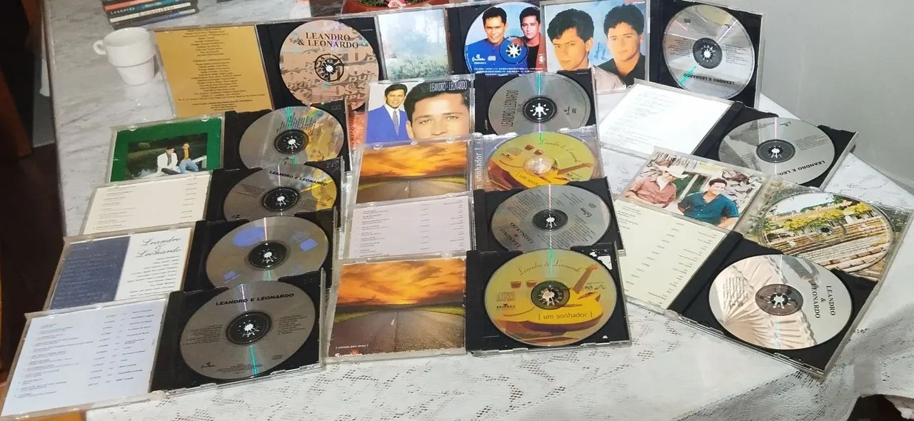 Coleção de cds do Leandro e Leonardo  - Foto 2