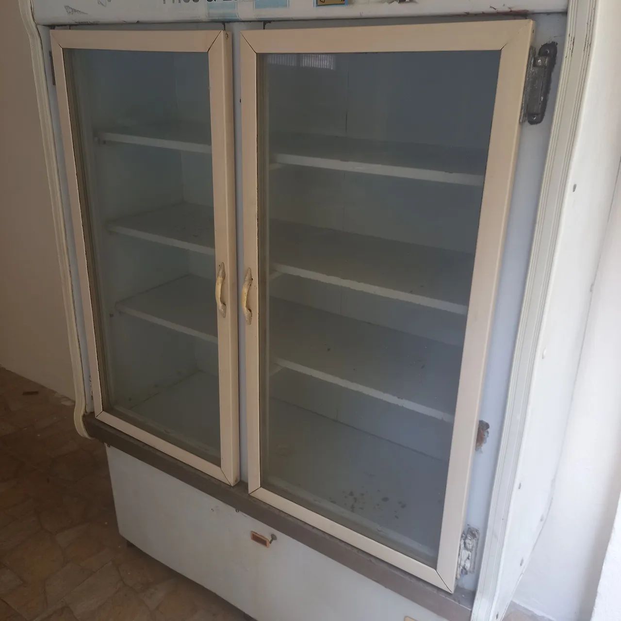 Vender geladeira pra comércio 