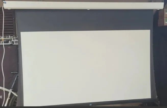 Tela Projetor Gaia Gbh 84 16:9 Diagonal 84 Com Controle Remoto - Foto 2