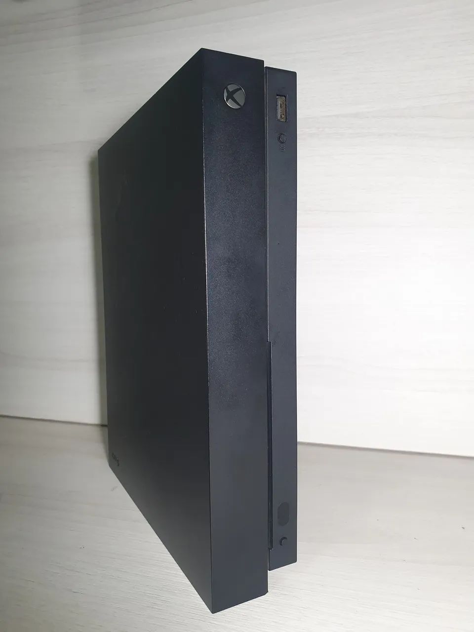 Xbox one X com controle e cabos - Foto 3
