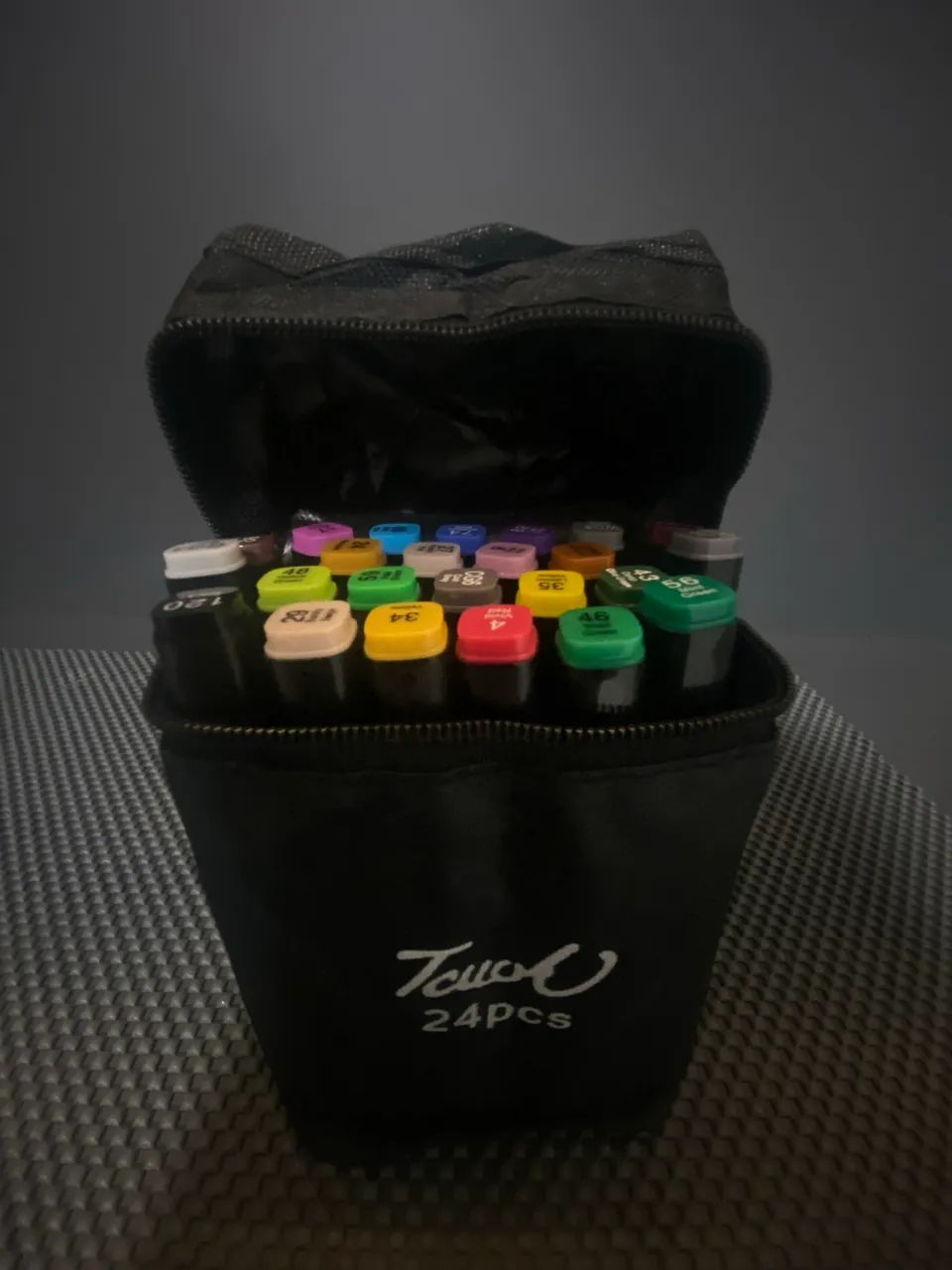 Kit 24 Canetinhas Coloridas com Estojo - Pouco Uso e Bem Conservado