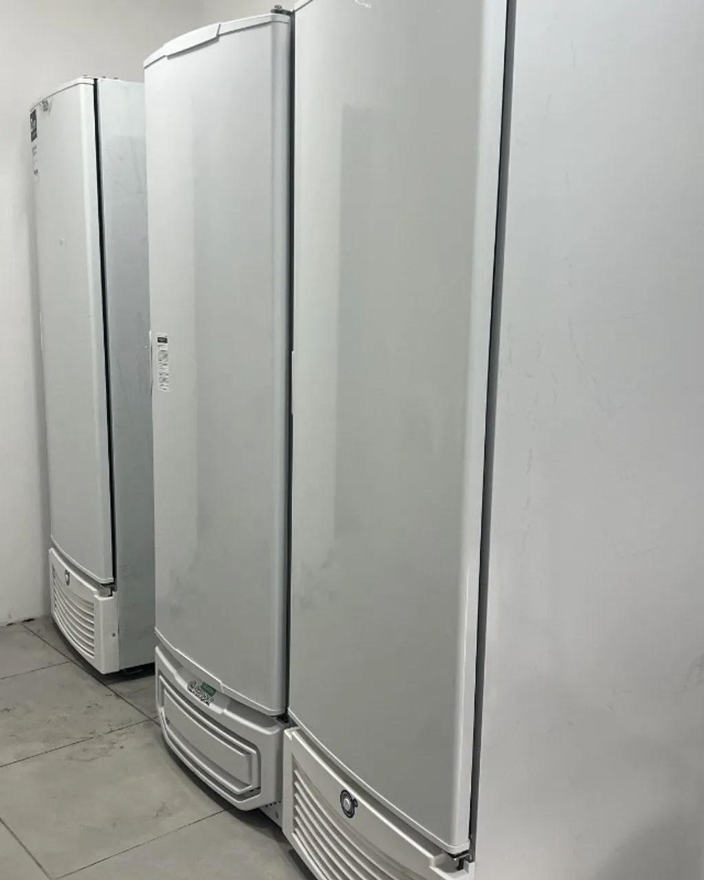 Freezer Vertical 569L (resfria e congela)