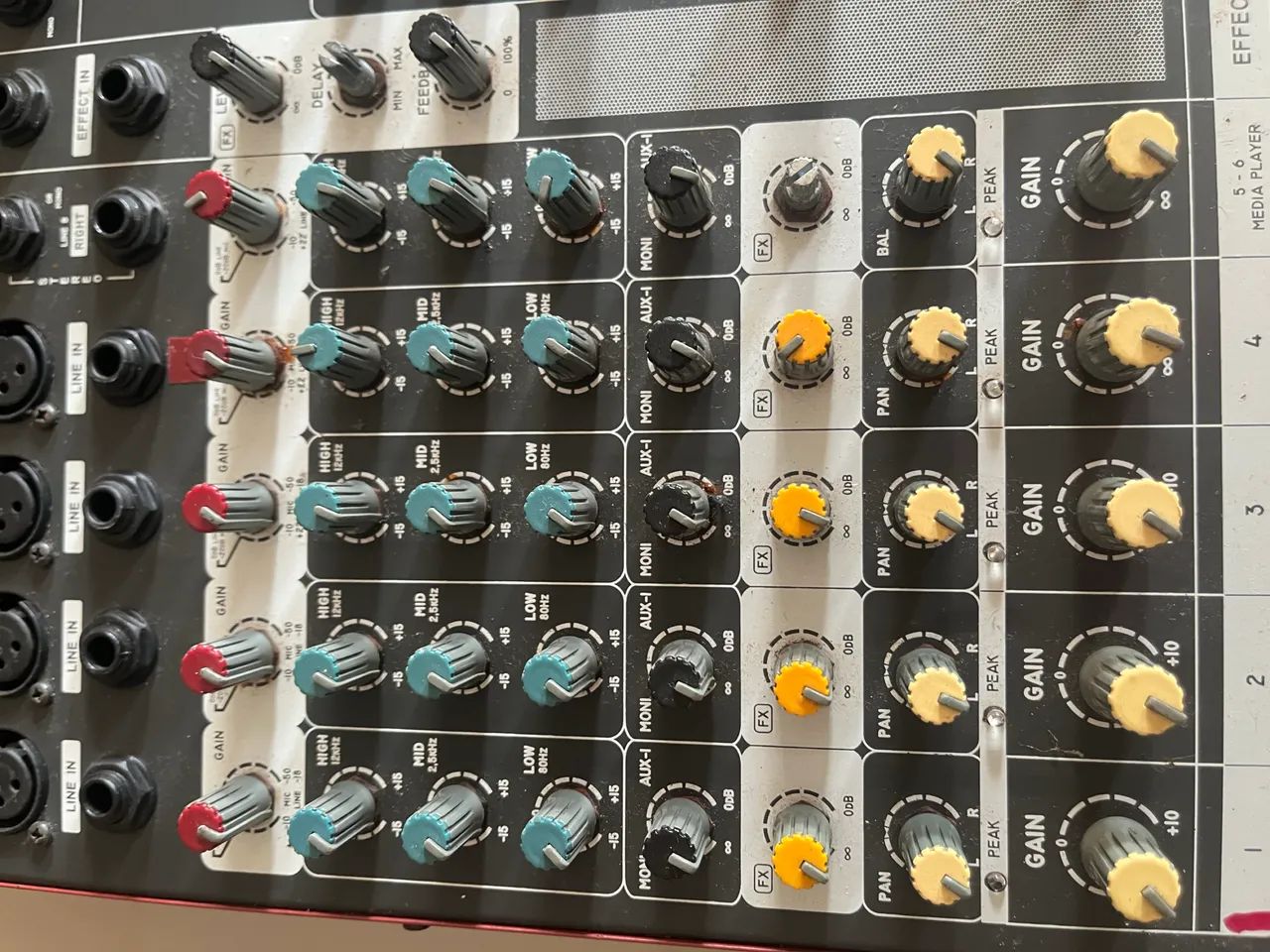 Vendo mesa analógica  6 canais MILLENIUM - Foto 4