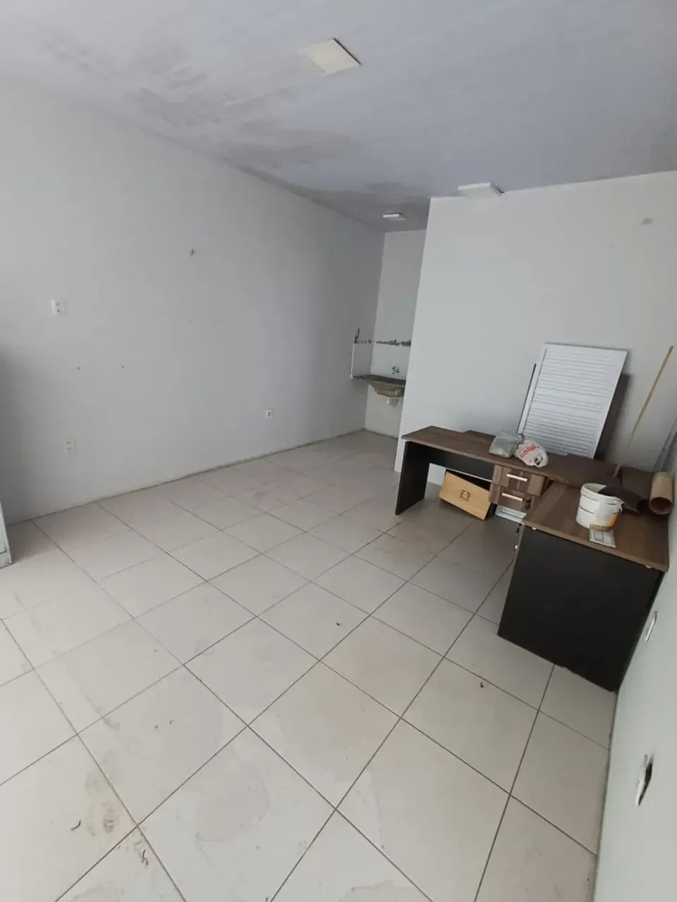 Alugo Loja Comercial No 1°Andar No Turu Center Kos