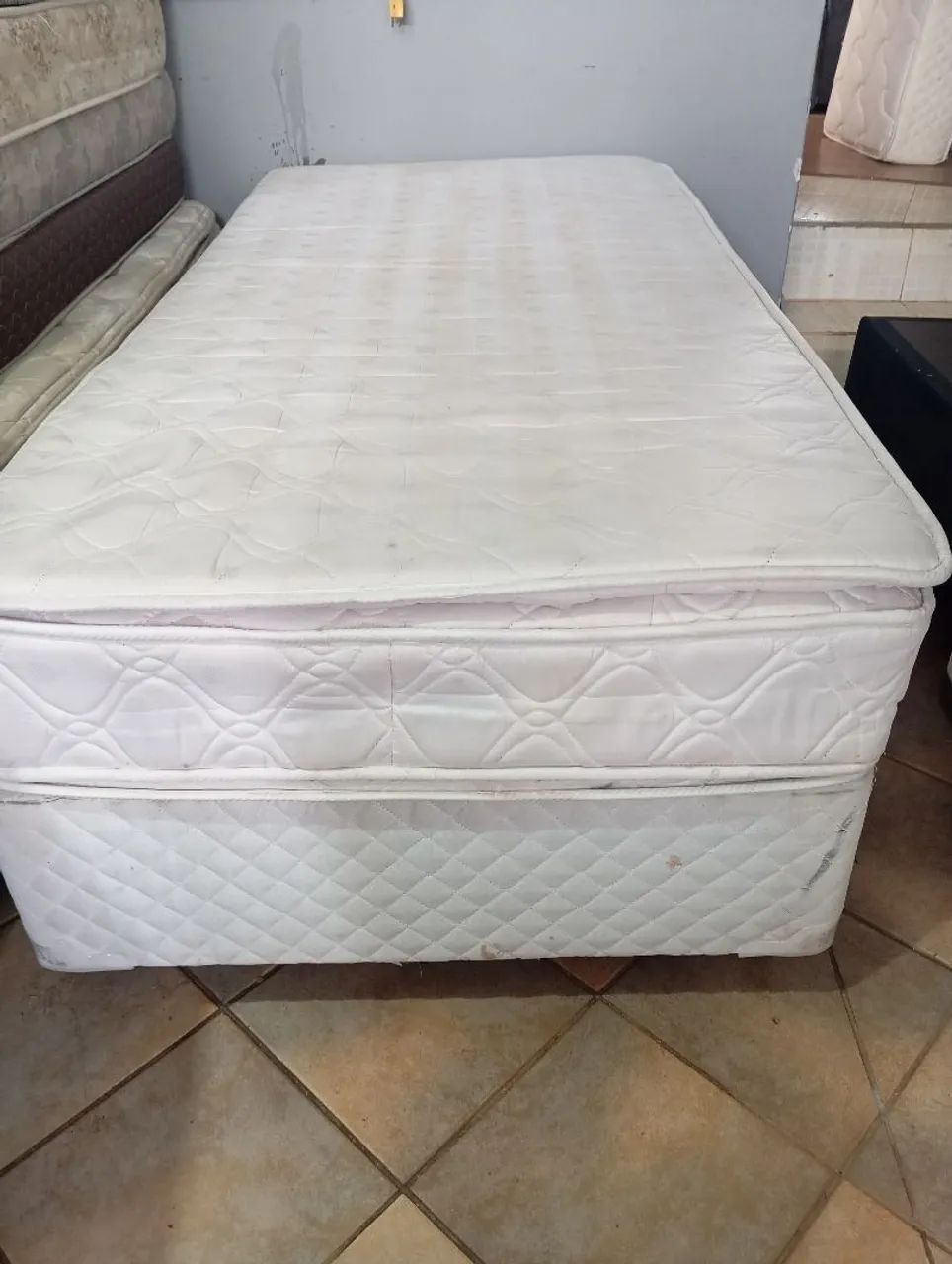Cama box de solteiro com colchão de molas,em bom estado de conservação. - Foto 4