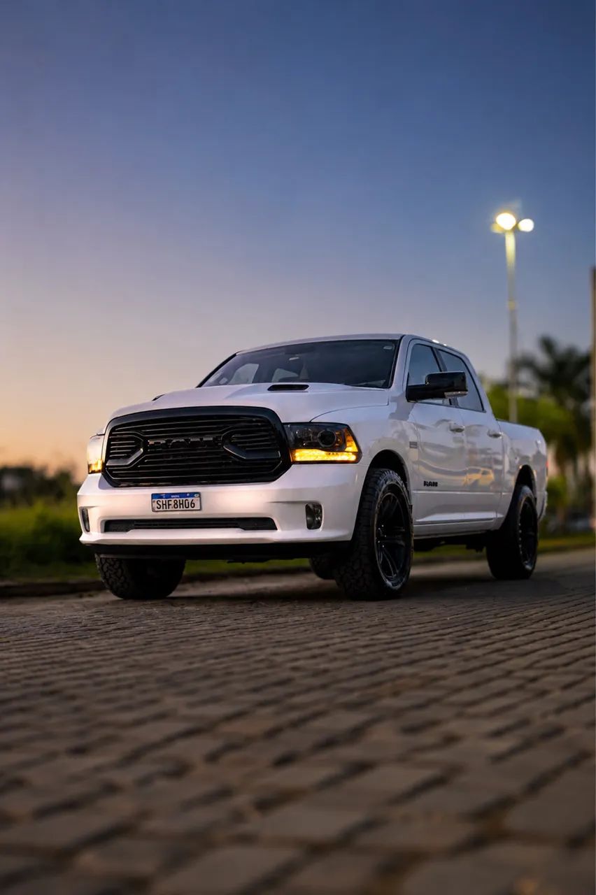 Ram Classic CLASSIC LARAMIE NIGHT ED. 5.7 4X4 Aut. 2022