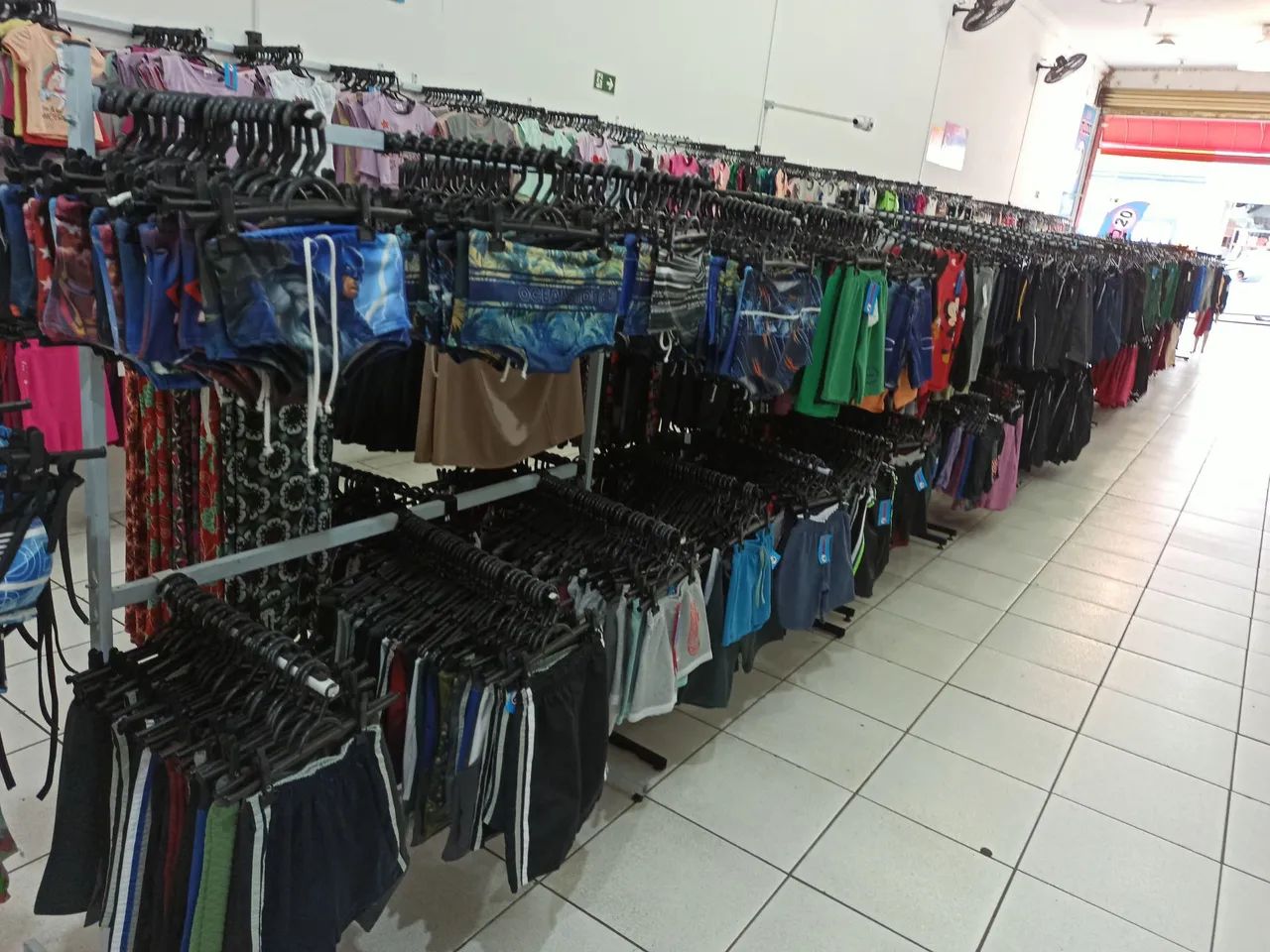 Araras de roupas - Foto 4