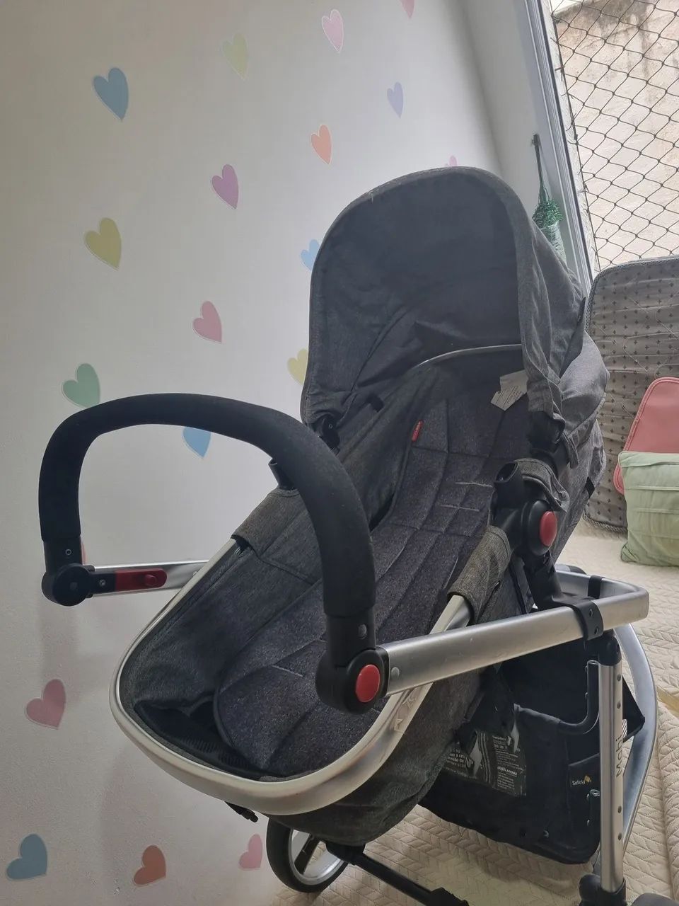 Carrinho de bebê com Moisés