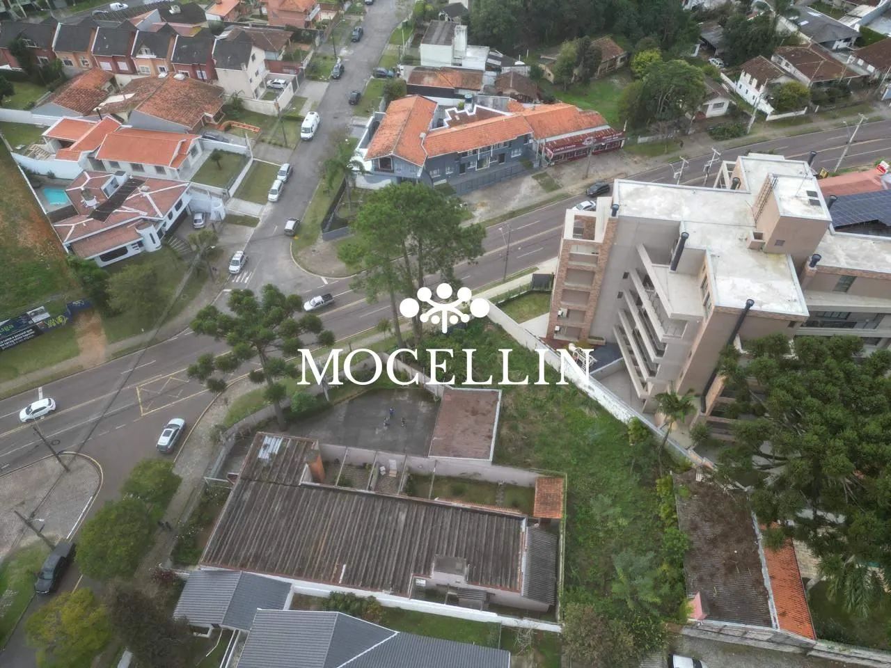 Casa com 325m², para alugar no bairro Bom Retiro.