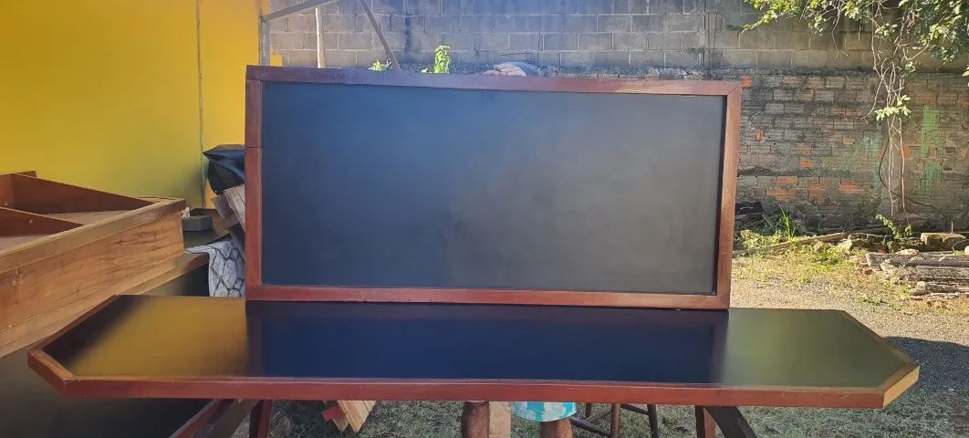 Bancada e painel de madeira 