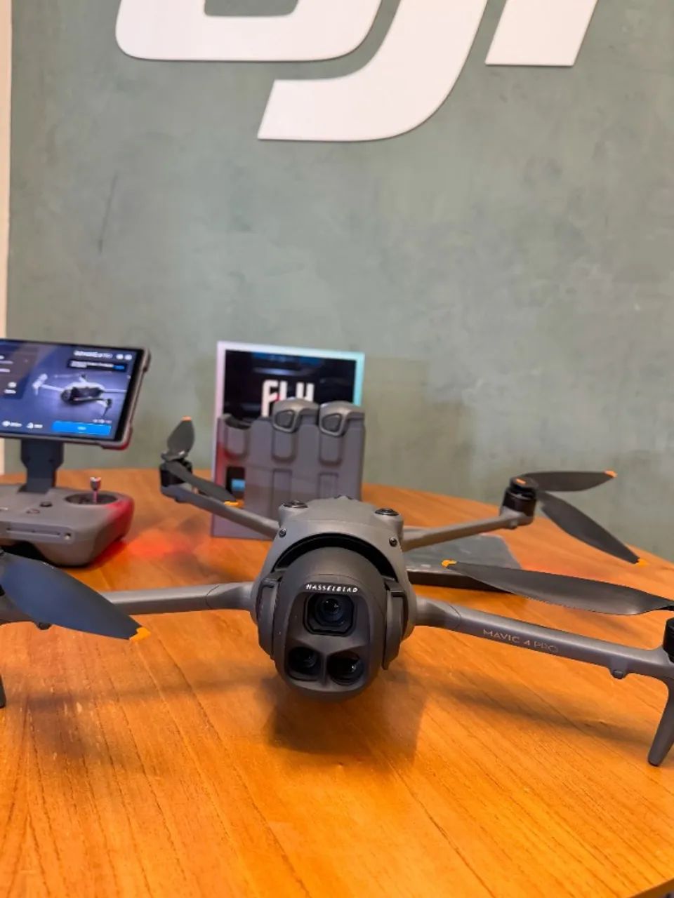 Drone DJI Mavic 4 Pro Flymore Combo RC Pro 2 Usado - Foto 2
