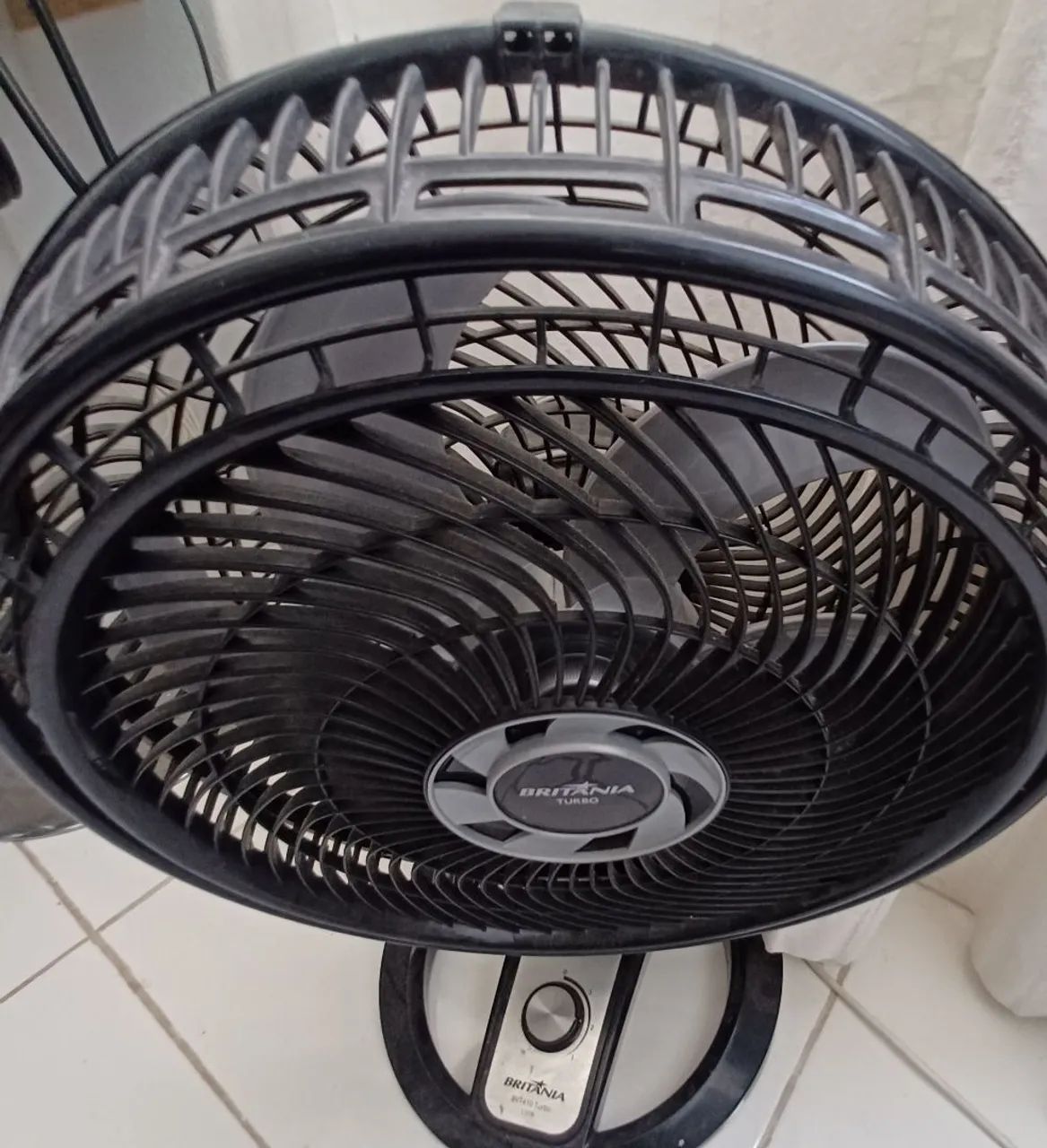 Ventilador Britania bvt410 turbo funcionando perfeitamente. 