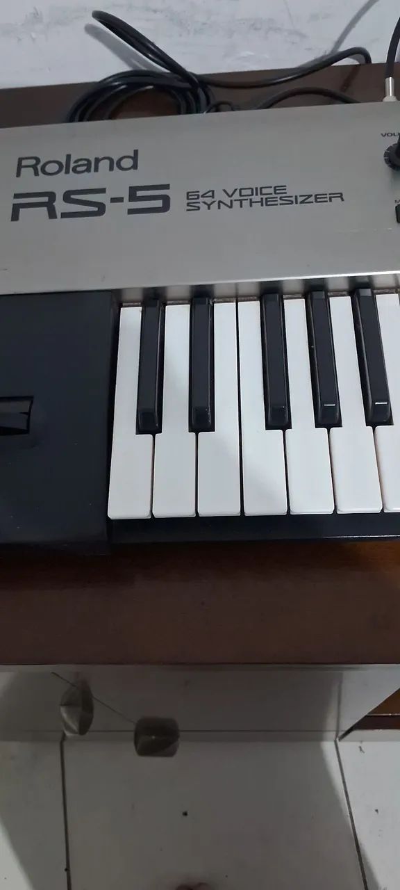 Vendo teclado usado Roland RS- 5 em ótimas condições  - Foto 2