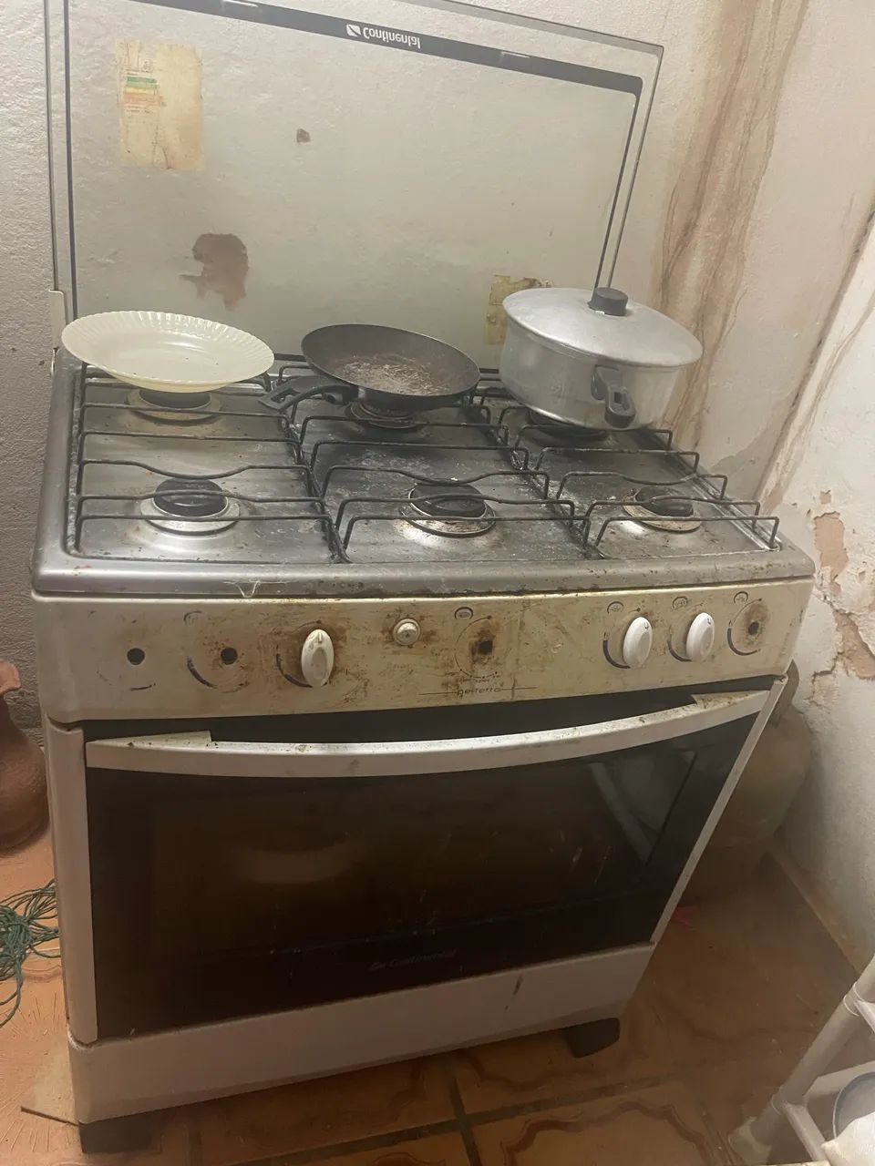 Fogão ainda funcionando, obs: apenas algumas bocas  - Foto 2