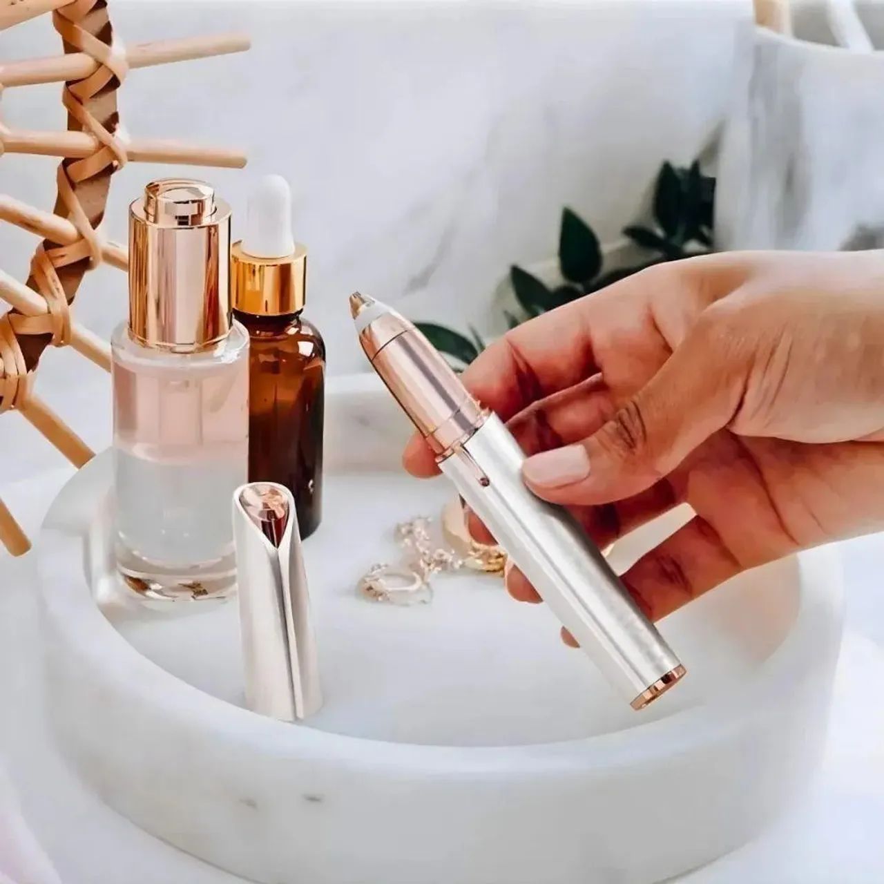 Caneta depiladora para sobrancelhas 