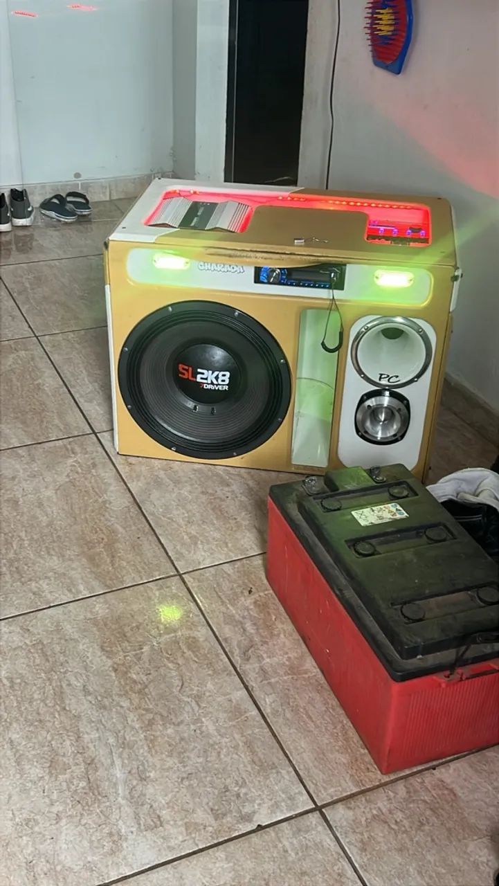 Caixa de som trio de 15?