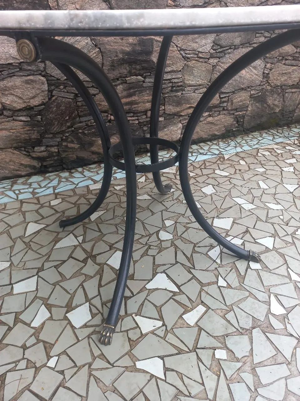 Mesa bistrô oval com tampo de mármore - Foto 2