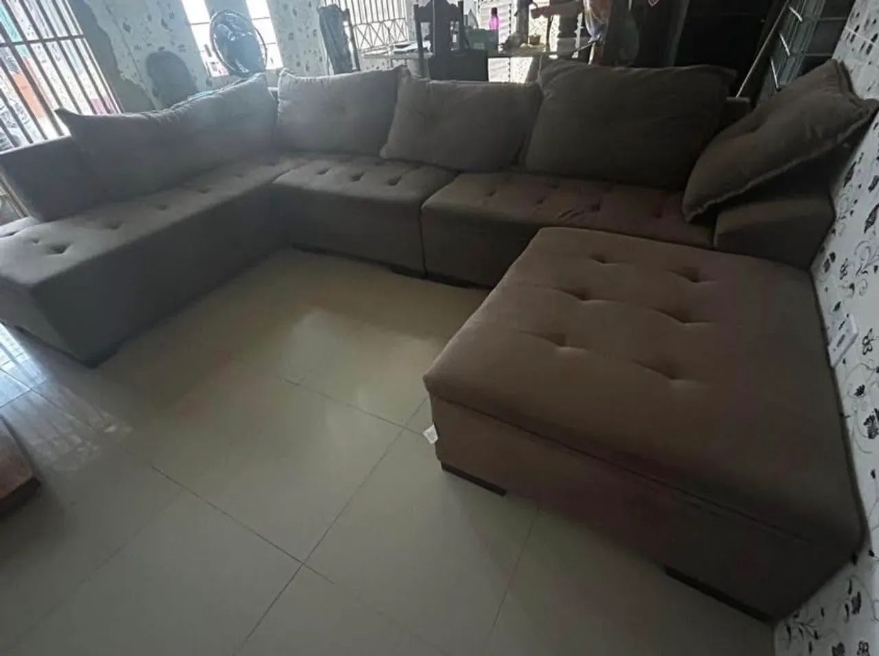VENDE SOFÁ COM MAIS DE 7 LUGARES - Foto 2