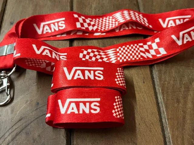3 chaveiros de pescoço vans vermelho - Foto 2