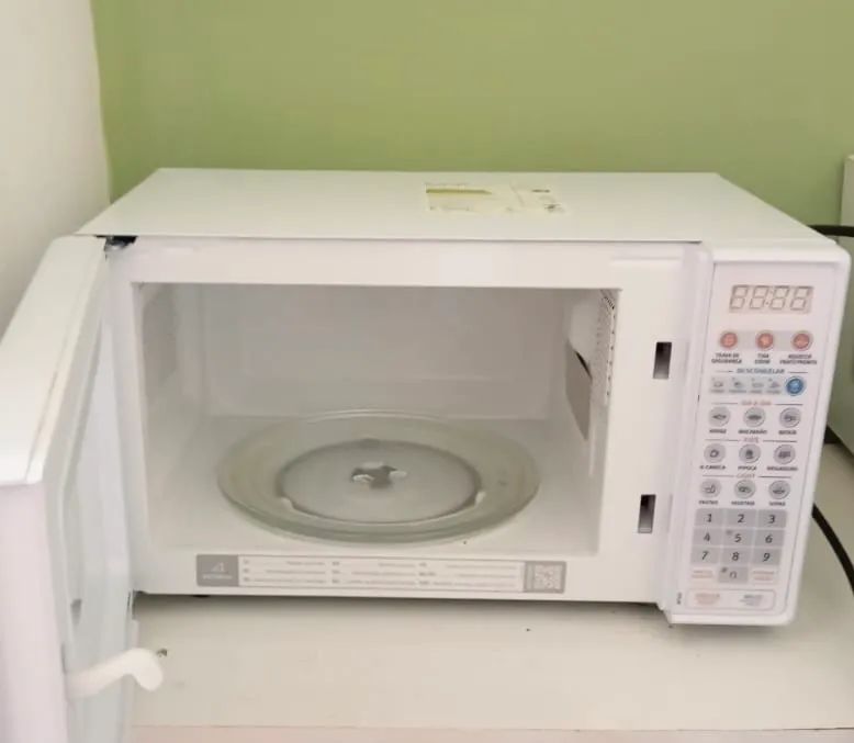 Microondas Electrolux 20L - 220v - Foto 2