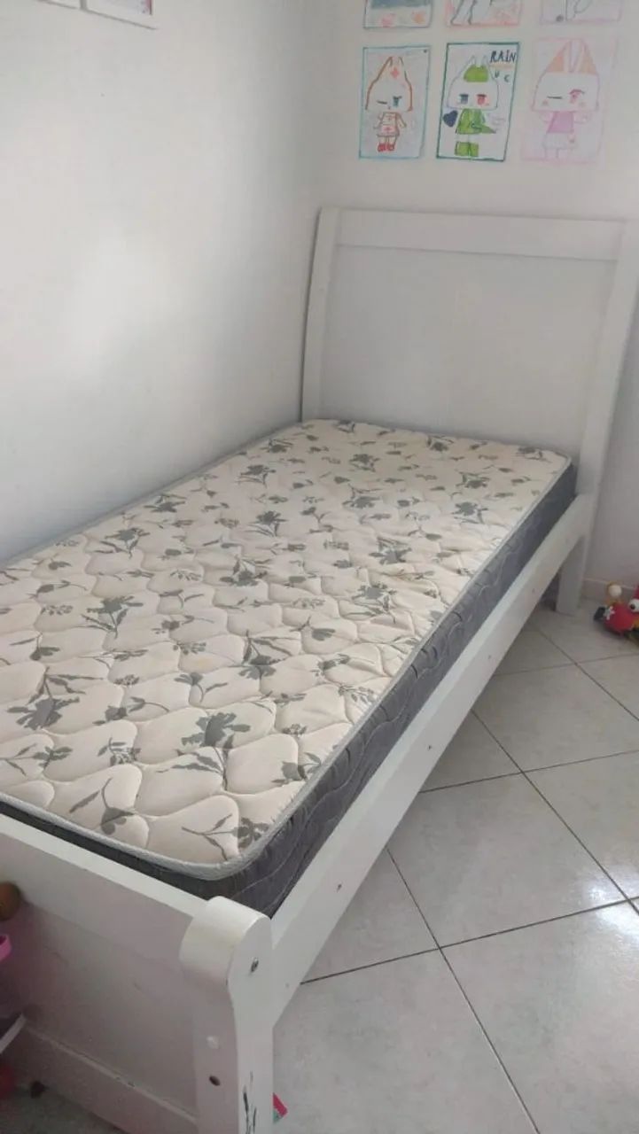 Vendo cama solteiro e berço 