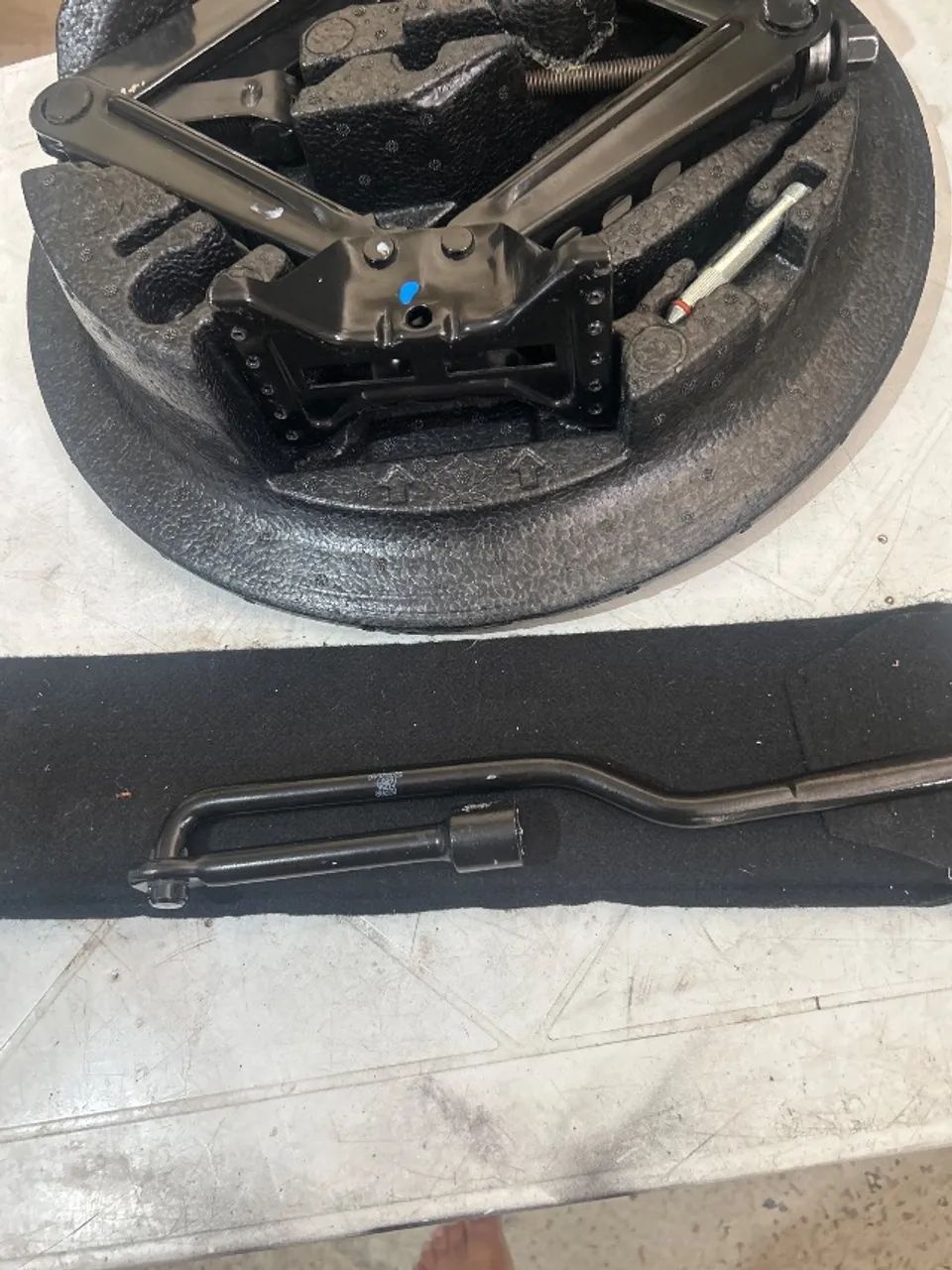 Macaco chave de roda triângulo e isopor do Jeep Renegade Jeep Compass 2024 - Foto 4