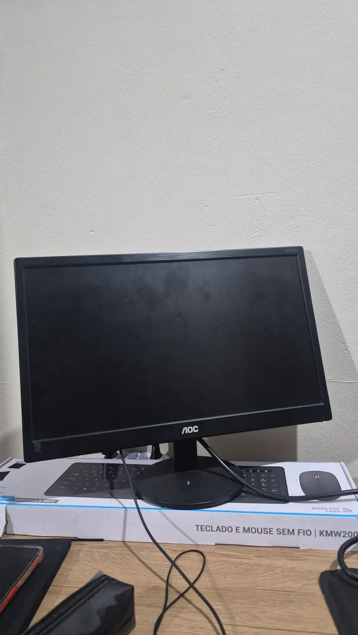 Monitor AOC 18.5" LED HD - Funciona Perfeitamente (Entrada VGA)