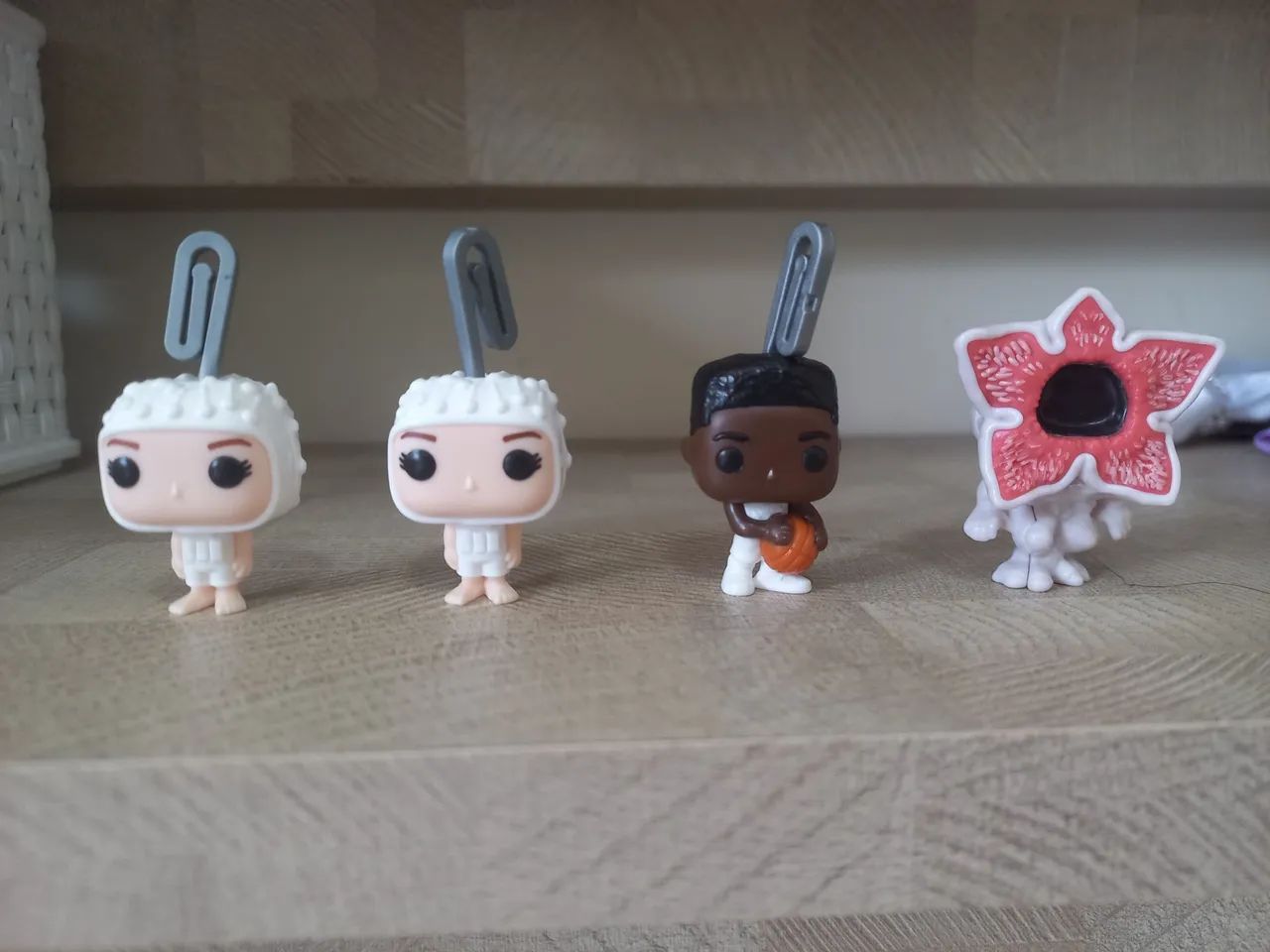 Brinquedos kinder joy Stranger Things