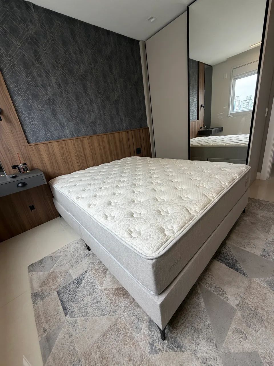 Cama + Colchão Reveev Vernazza