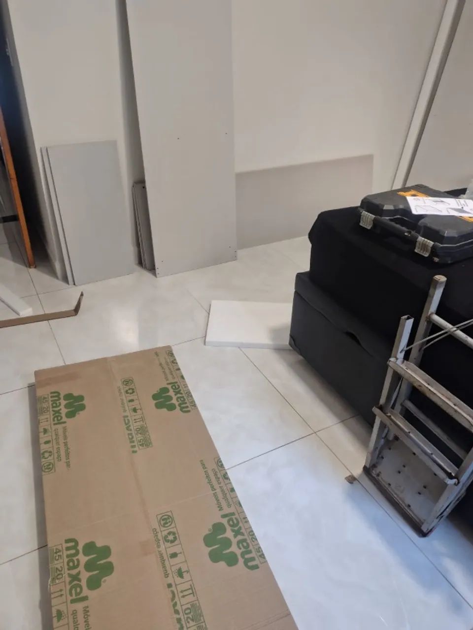 Desmonto e monto móveis, domiciliar e comercial,marido de aluguel,executo todo tipo serviç - Foto 3